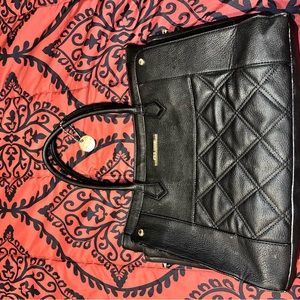 Steve Madden Black purse, gently used no damages or scratches